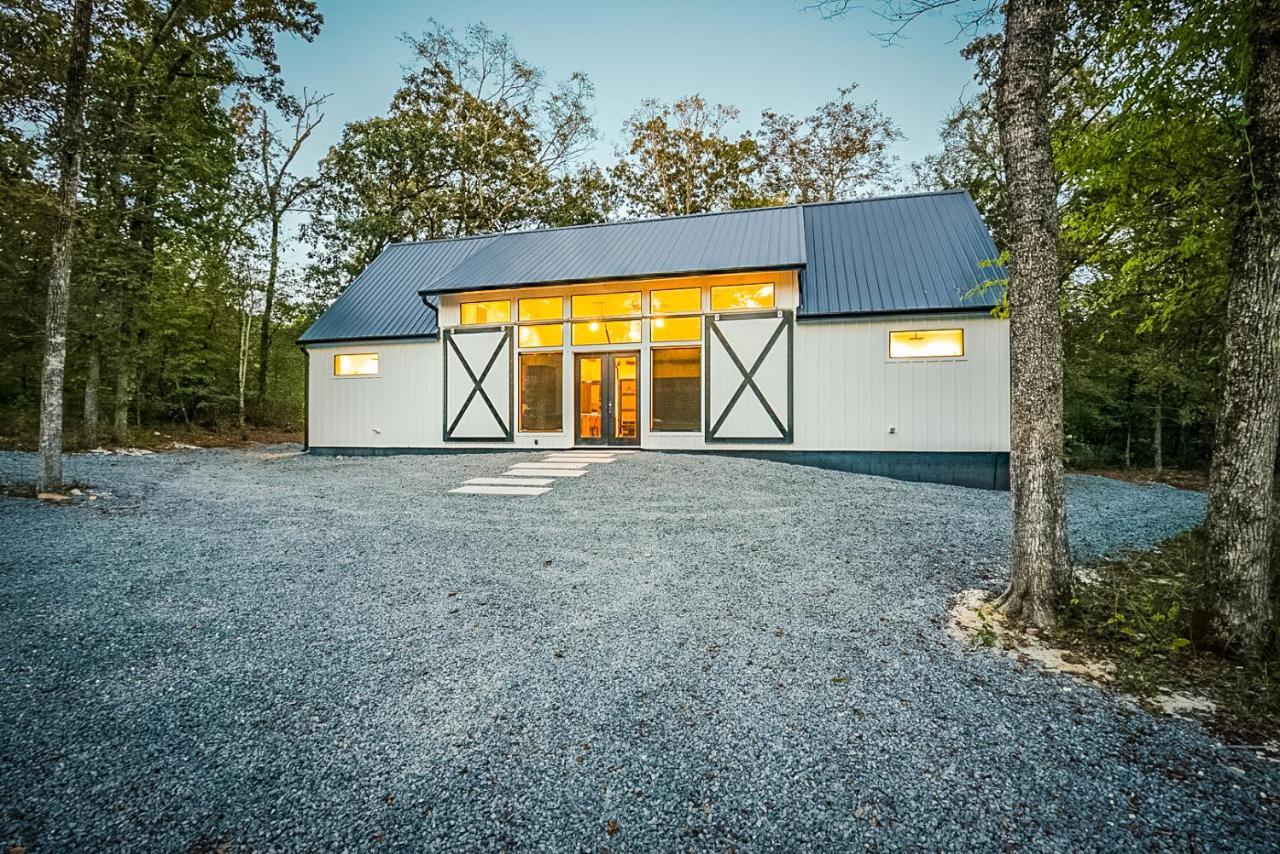 "The Barndo" 4Br Luxury Cabin, Hot Tub, Fire Pit, Bunks, Arcades, Playhouse! Broken Bow Exterior photo