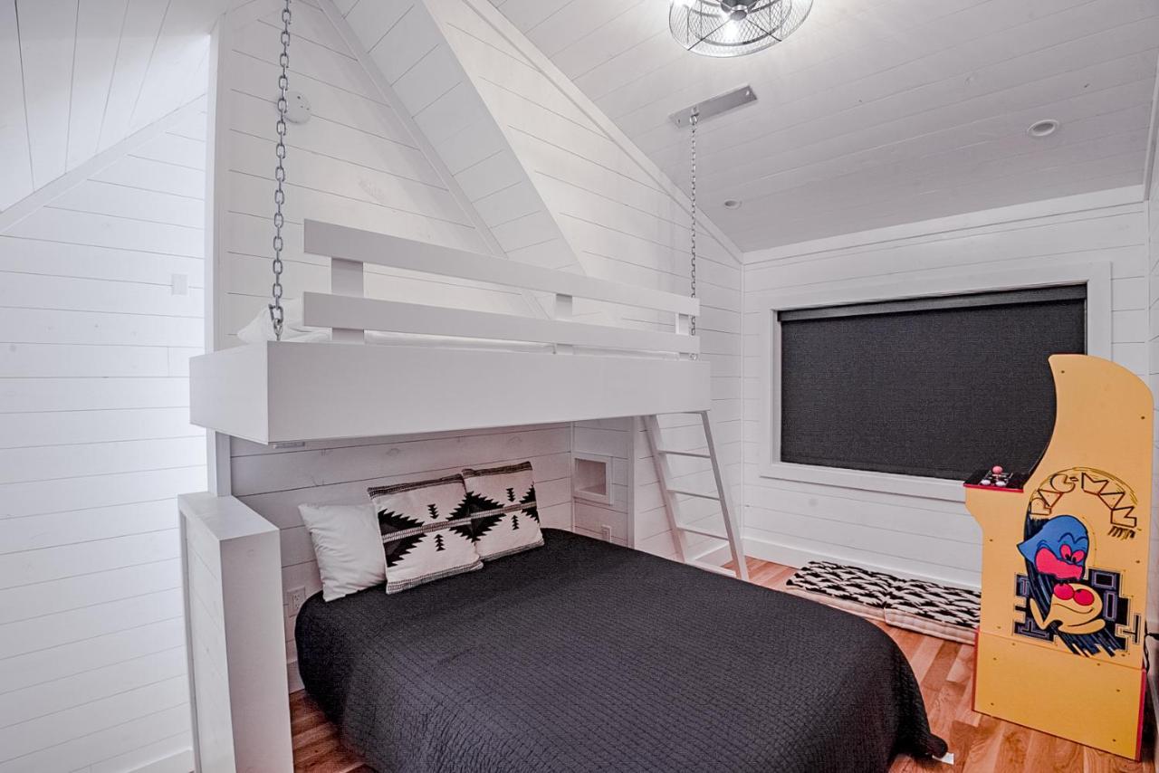 "The Barndo" 4Br Luxury Cabin, Hot Tub, Fire Pit, Bunks, Arcades, Playhouse! Broken Bow Exterior photo